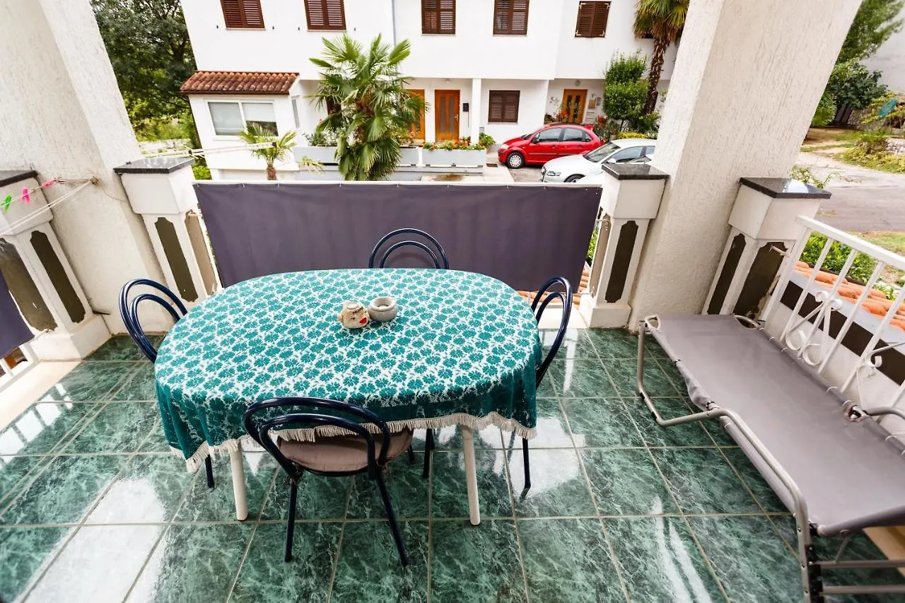 Apartmani Mili Malinska 0*,  Croatia