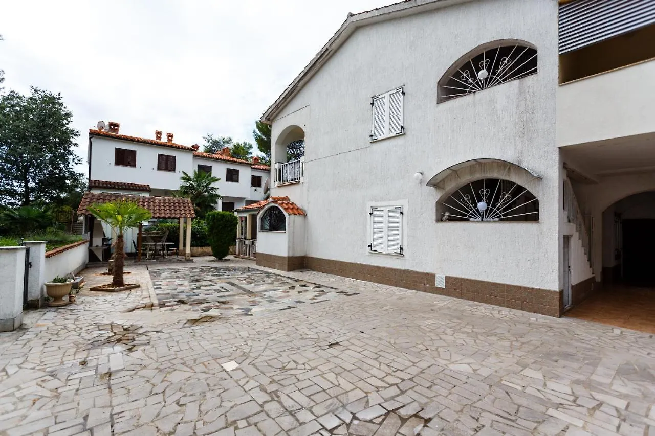 Apartmani Mili Malinska 0*,