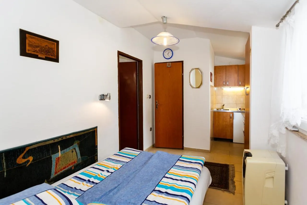 Apartmani Mili Malinska 0*,  Croatia