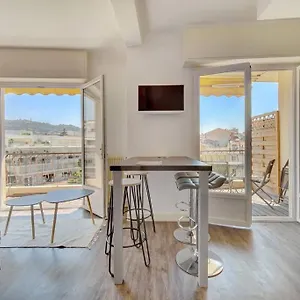 https://le-maria-cannes.fr-provencehotel.com